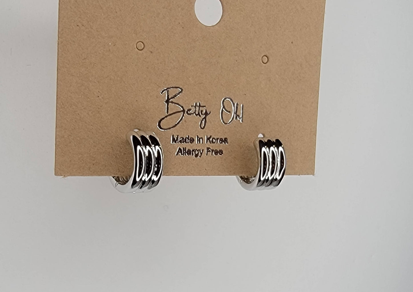 TRIPLE LAYERED CLICKER EARRINGS.