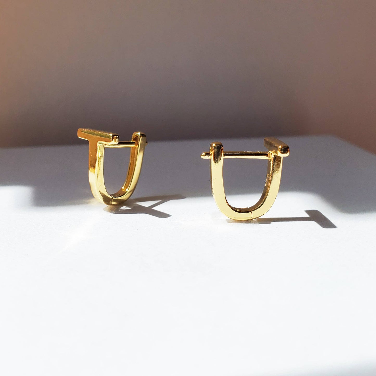 MINIMALIST T BAR HOOP EARRINGS - E-H10029