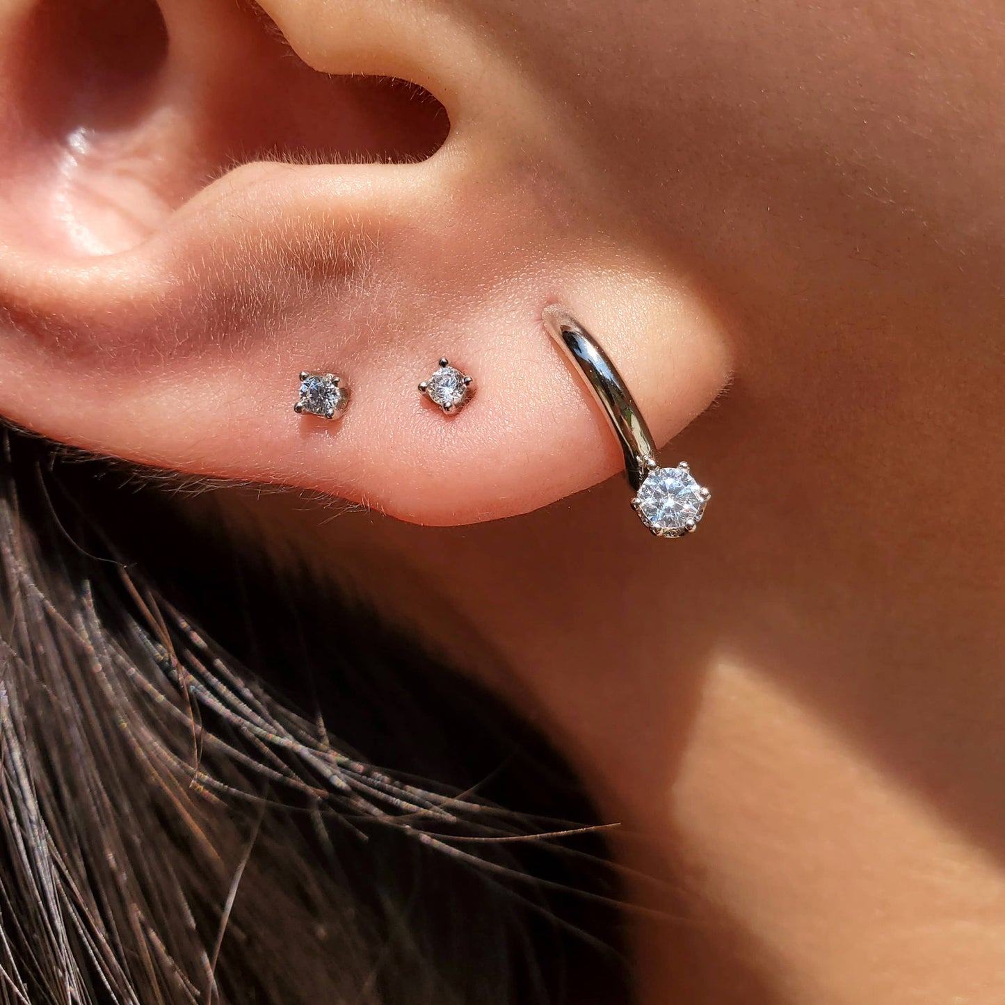 SOLITAIRE CRYSTAL HUGGIE EARRINGS - E-H5179 / E-HT1367