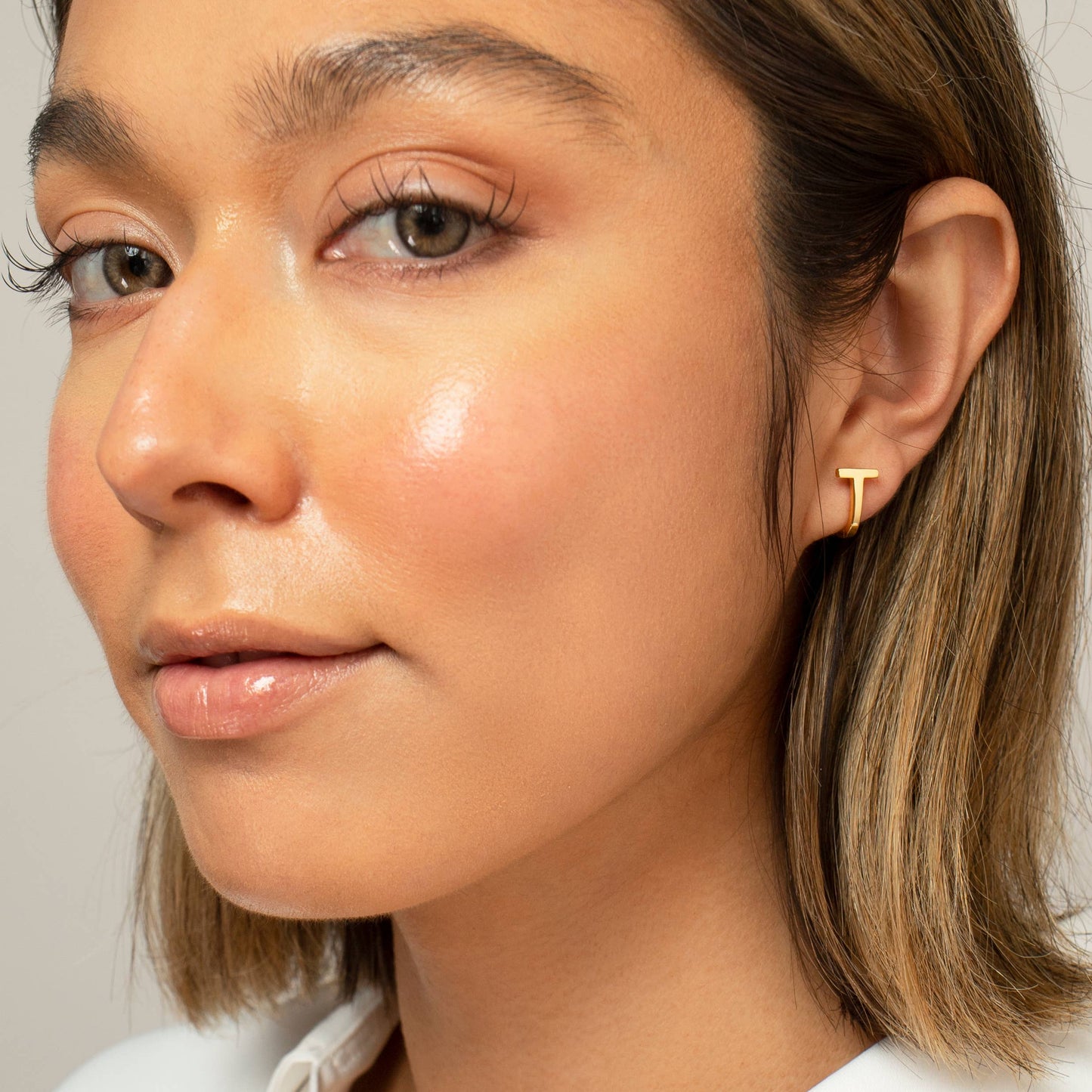MINIMALIST T BAR HOOP EARRINGS - E-H10029