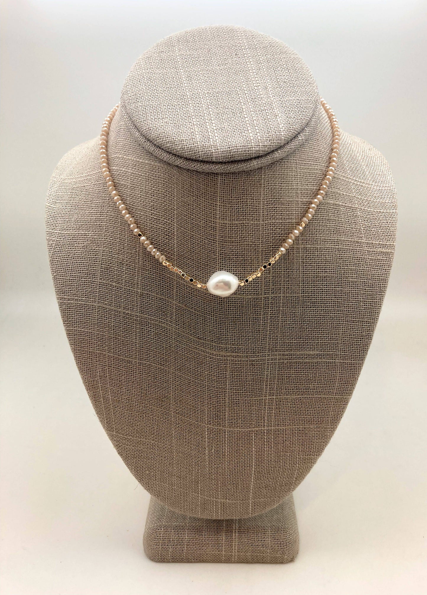 Focus Point Pearl Necklace