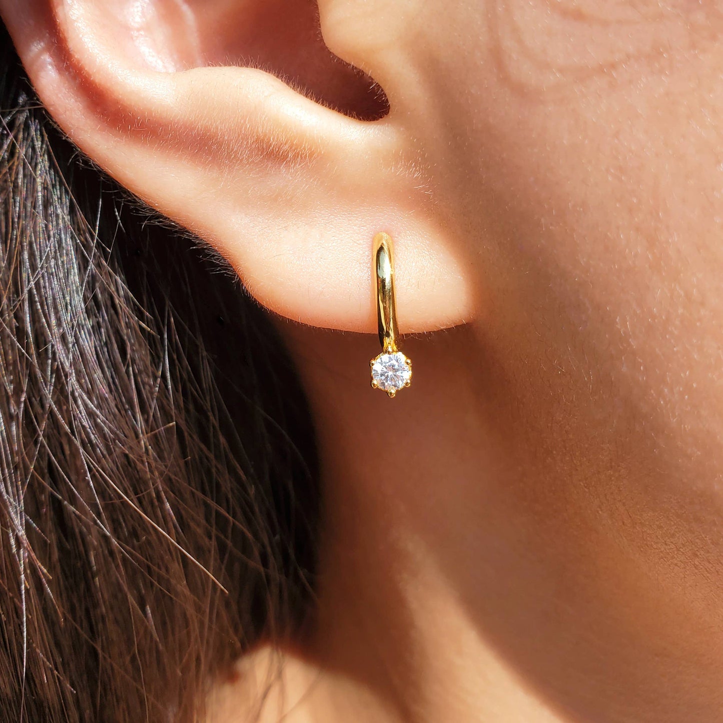 SOLITAIRE CRYSTAL HUGGIE EARRINGS - E-H5179 / E-HT1367