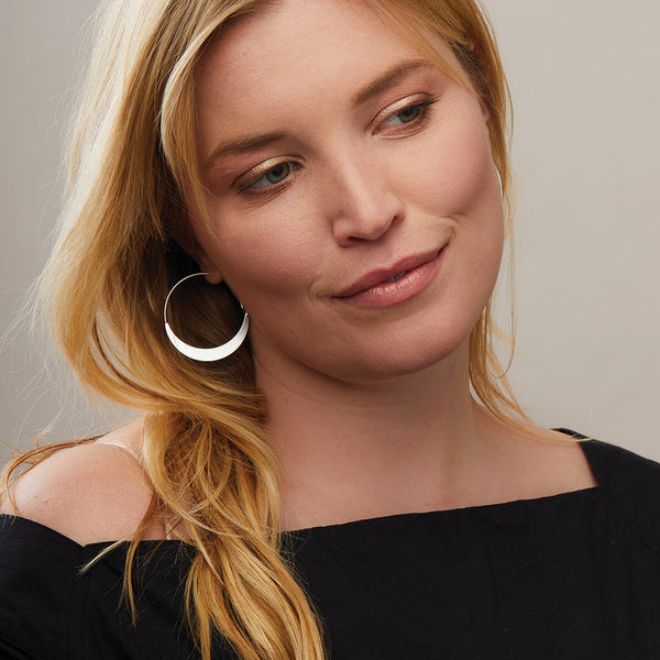 Crescent Hoop ER001