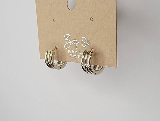 THREE LAYRED WITH RHINESTONE EAR CLICKER EARRINGS.