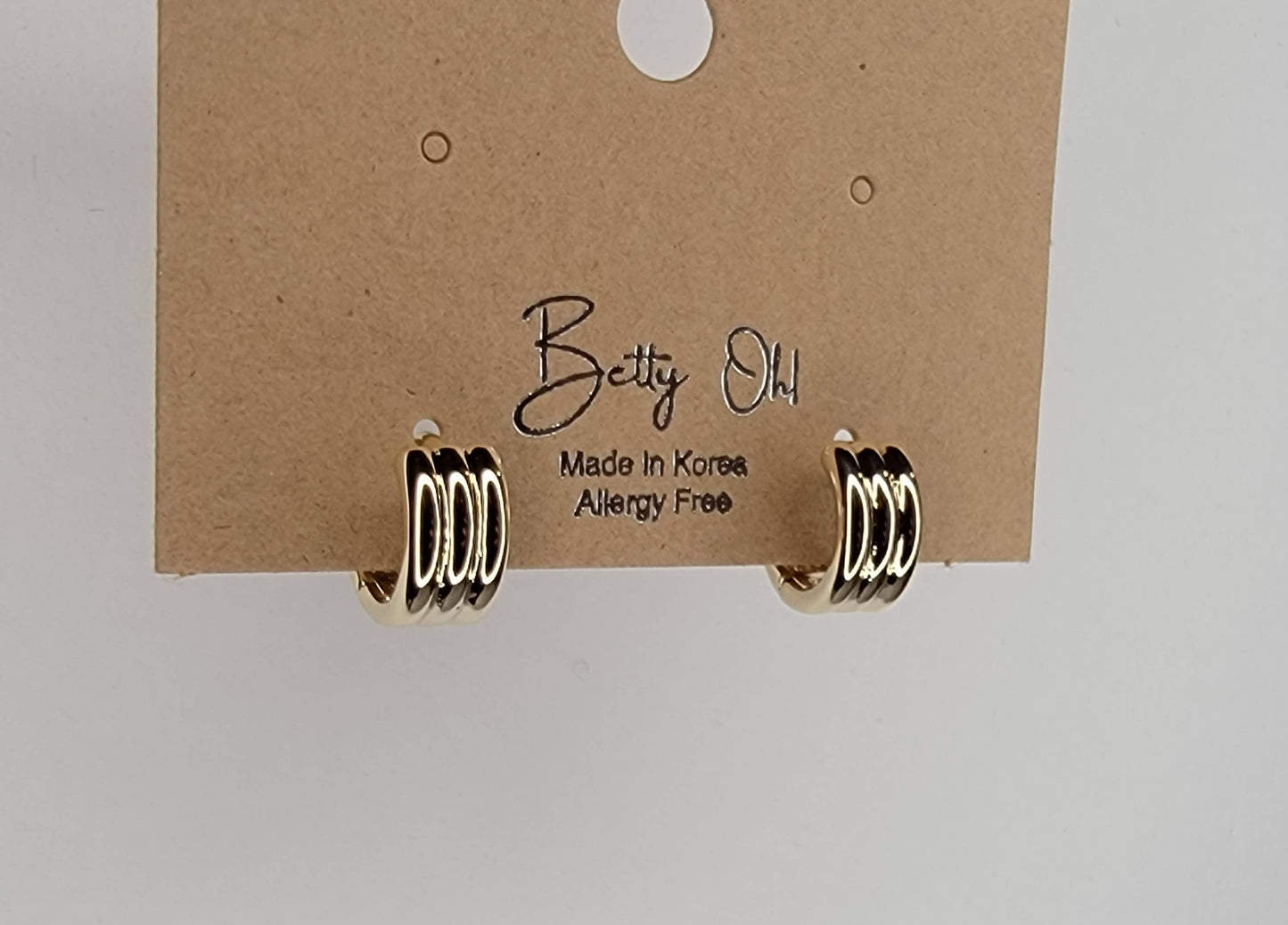 TRIPLE LAYERED CLICKER EARRINGS.