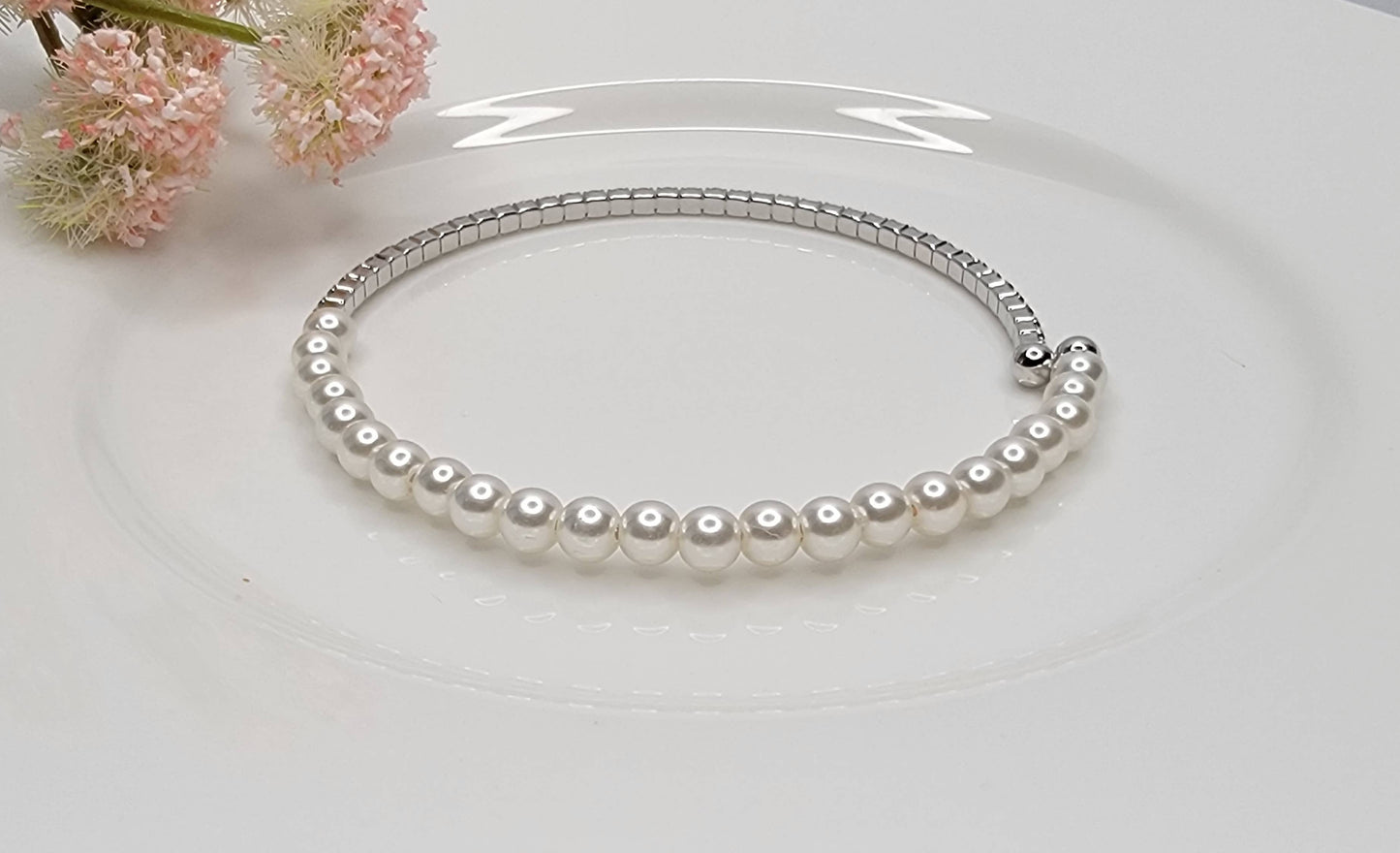 RHINESTONE WITH FAUX PEARL BRACELET.