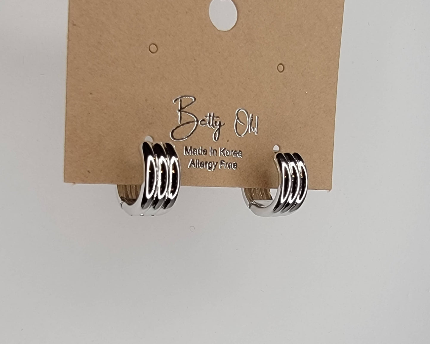 TRIPLE LAYERED CLICKER EARRINGS.