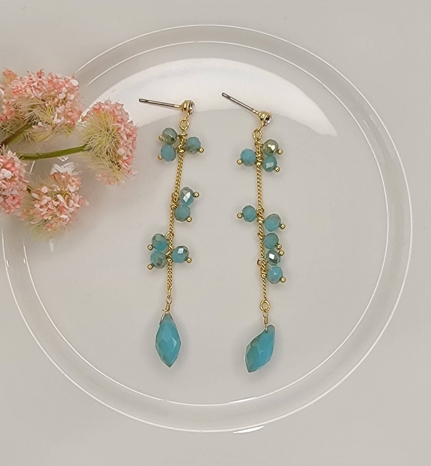 DANGLE EARRINGS.
