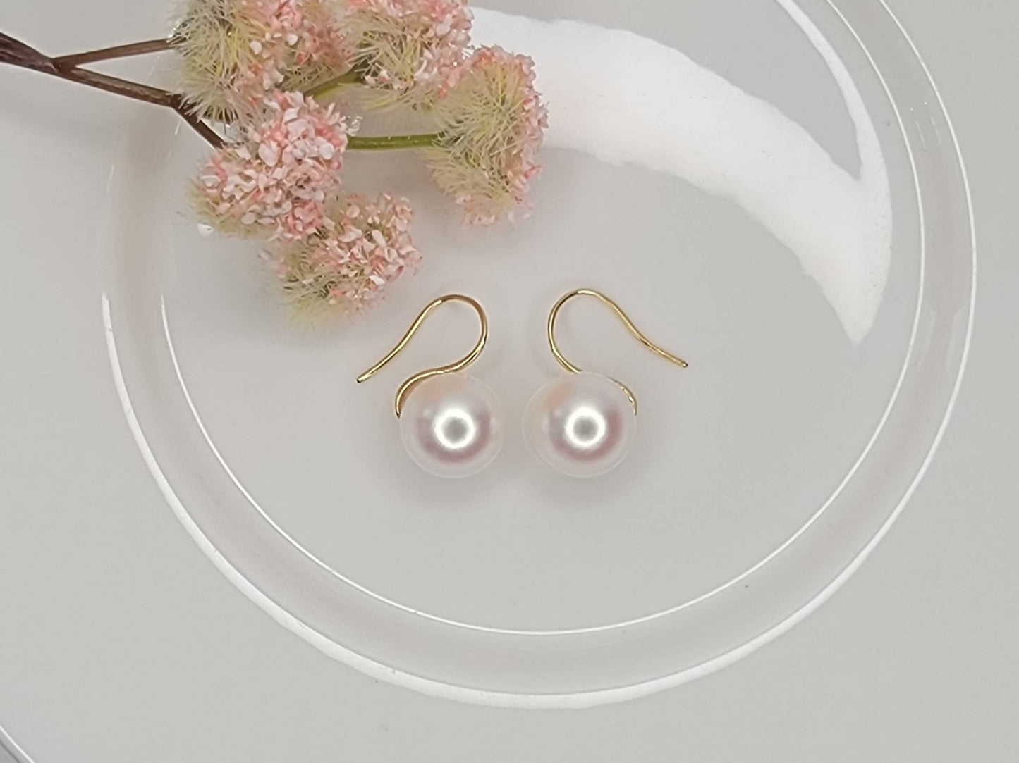 AURORA FAUX PEARL HOOK EARRINGS.