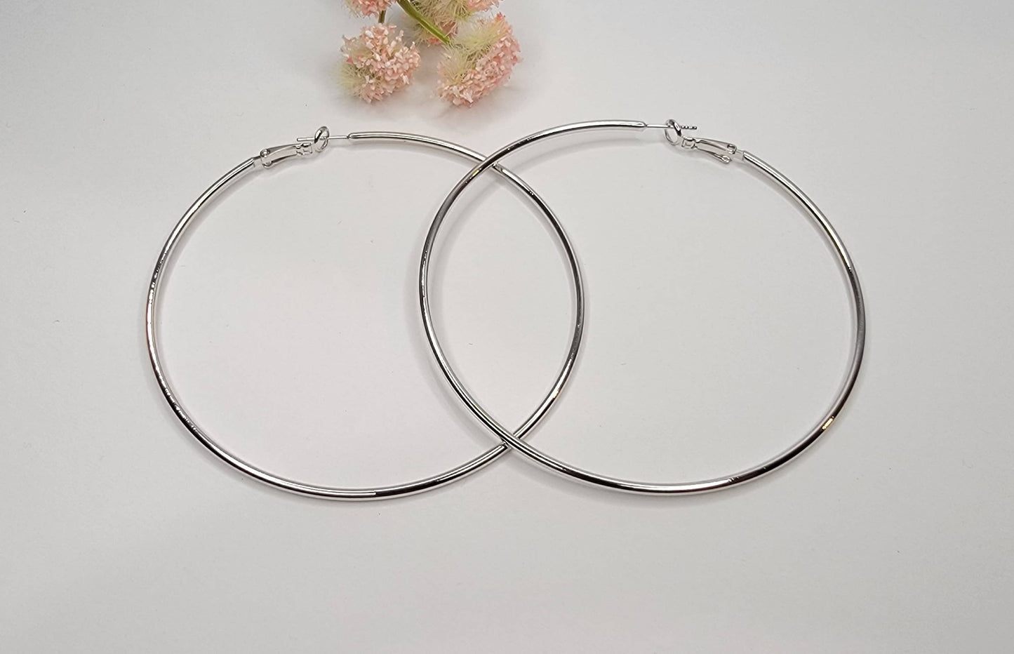 HOOP EARRINGS.