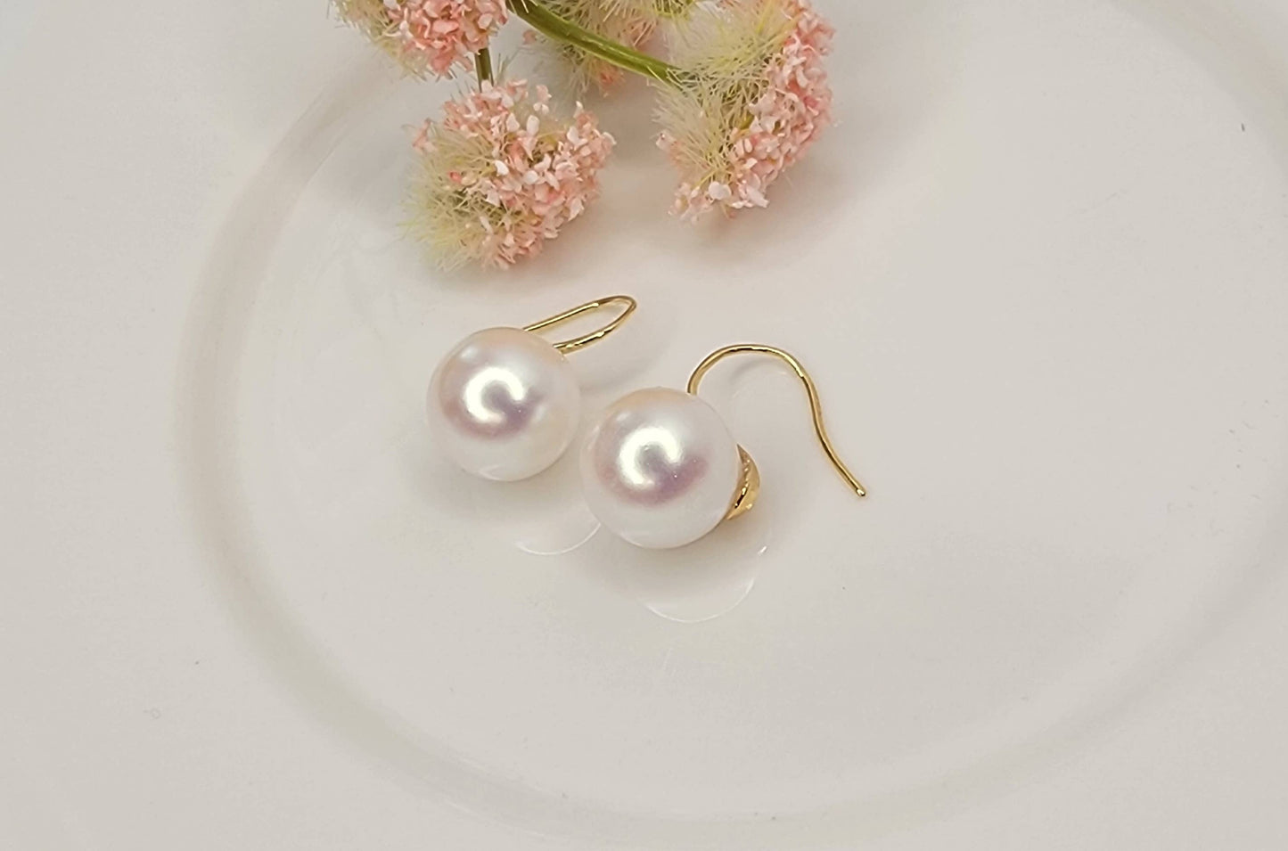 AURORA FAUX PEARL HOOK EARRINGS.