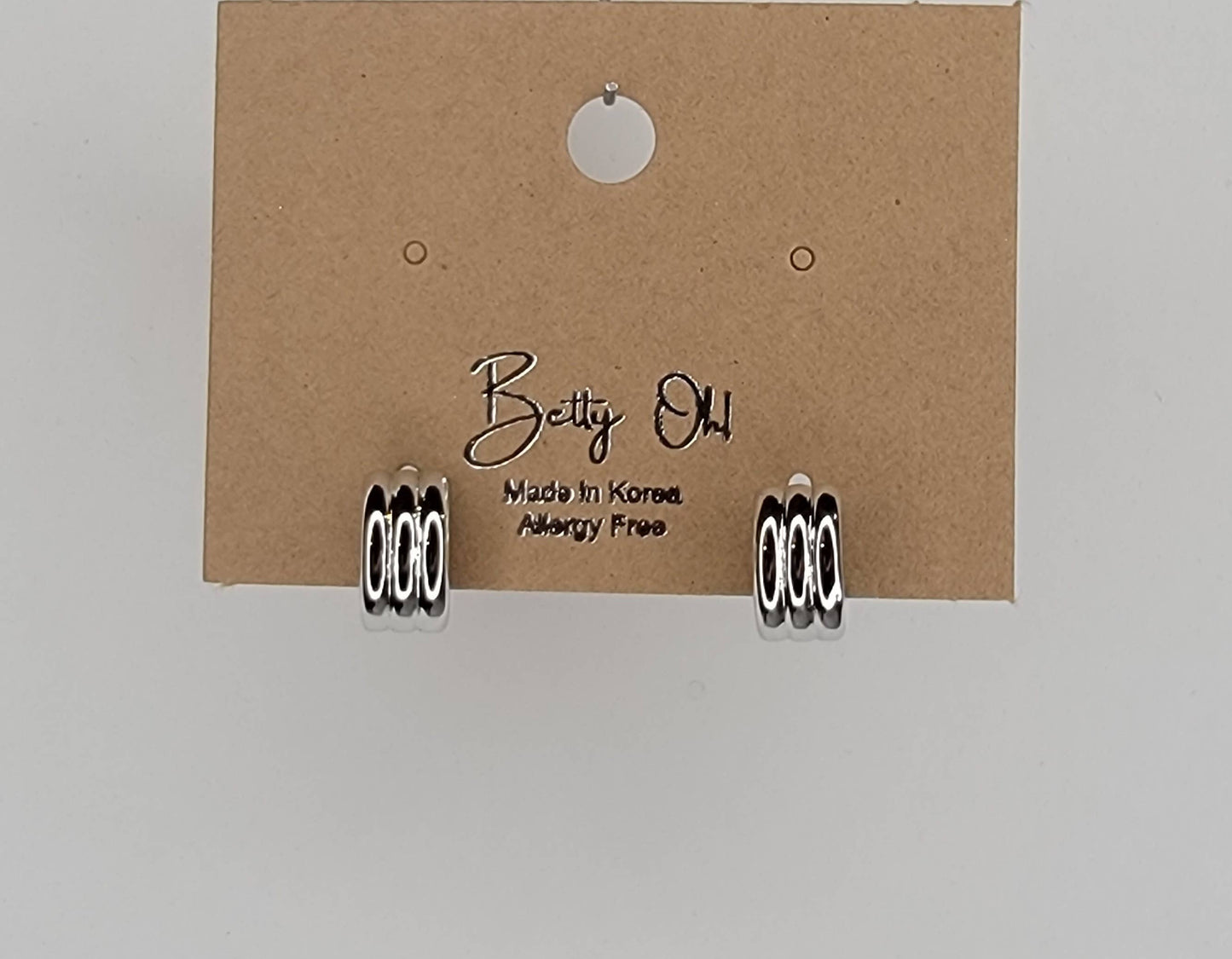 TRIPLE LAYERED CLICKER EARRINGS.