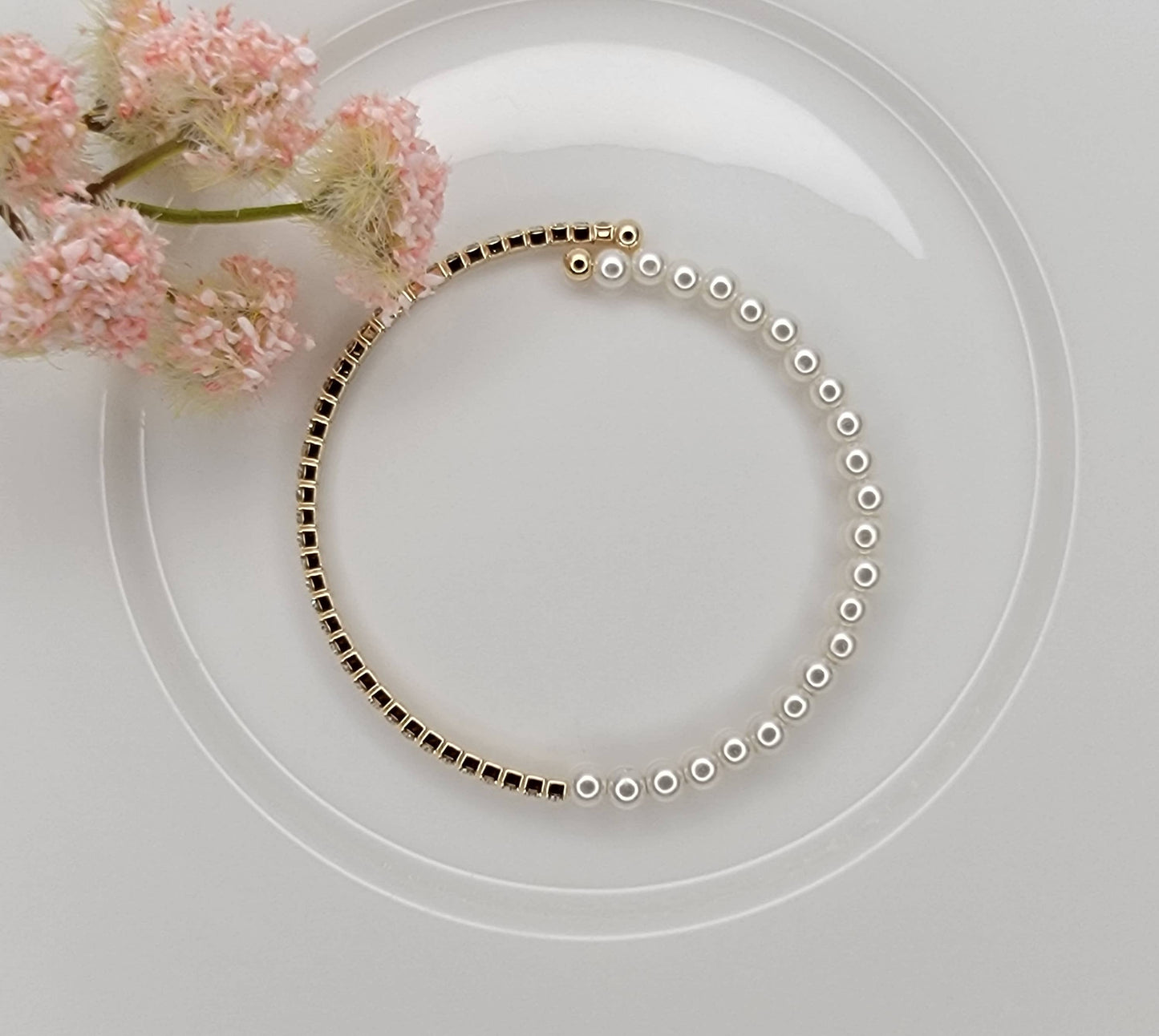 RHINESTONE WITH FAUX PEARL BRACELET.