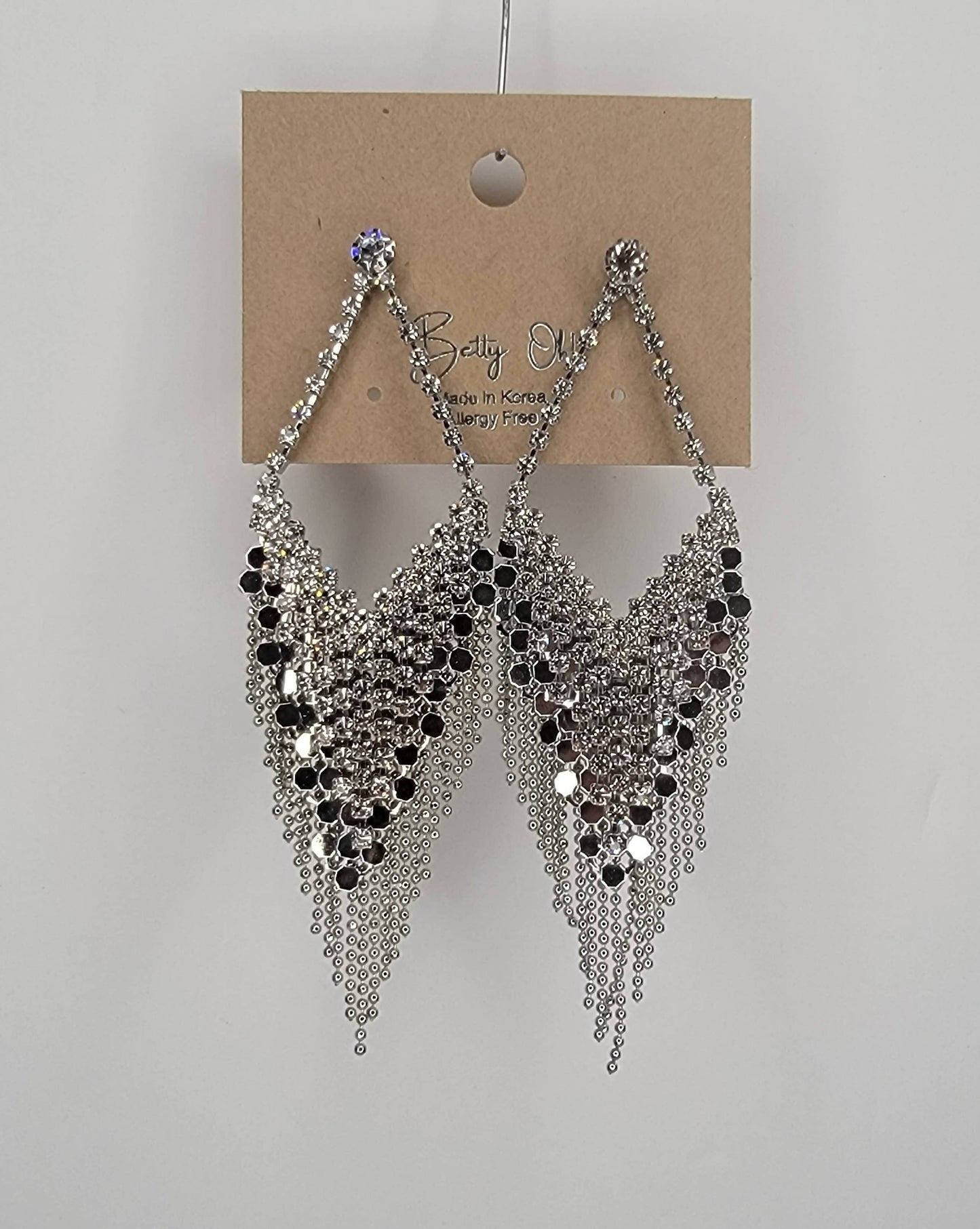 FANCY RHINESTONE DANGLE EARRINGS.