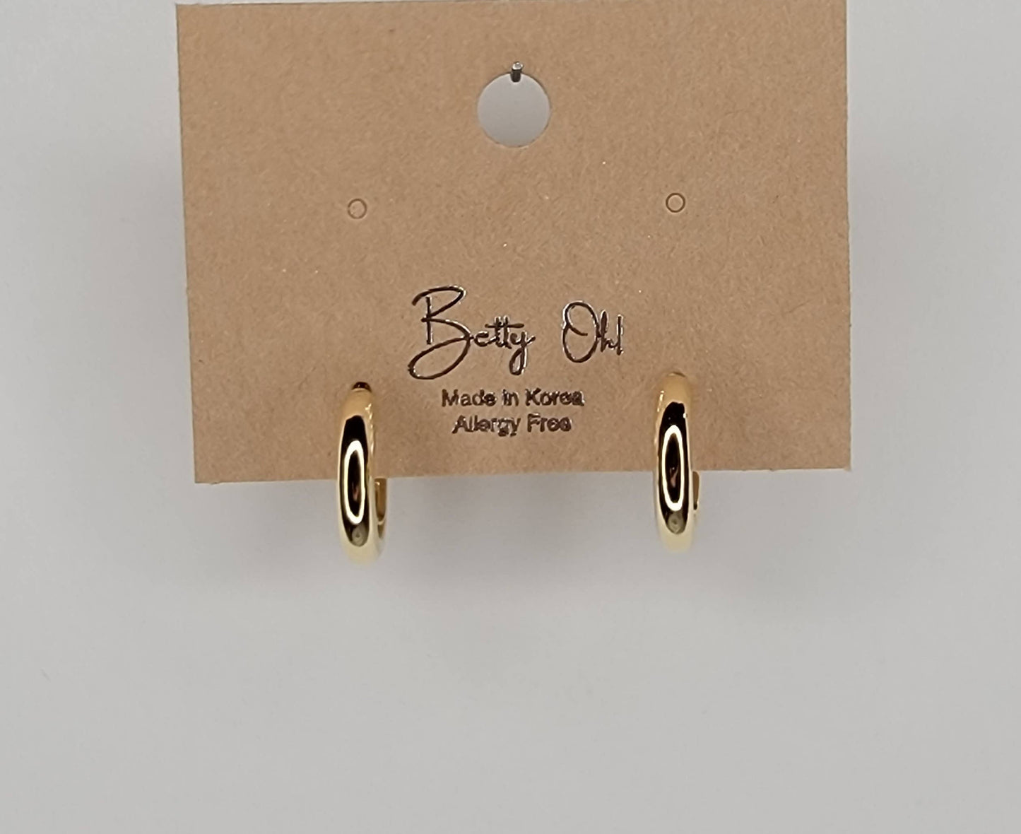 SMALL HOOP EARRINGS.