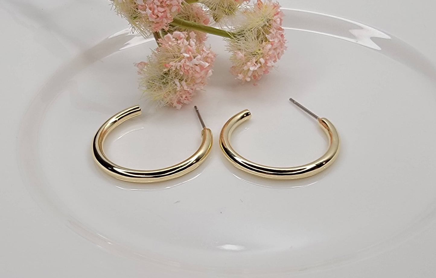 SMALL HOOP EARRINGS.