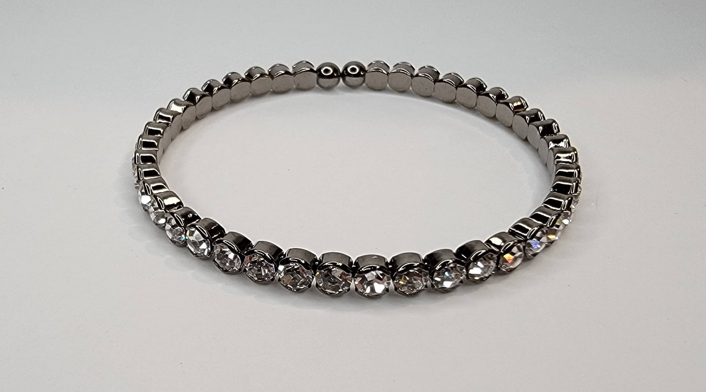 RHINESTONE STACKABLE DARK METAL BRACELET.