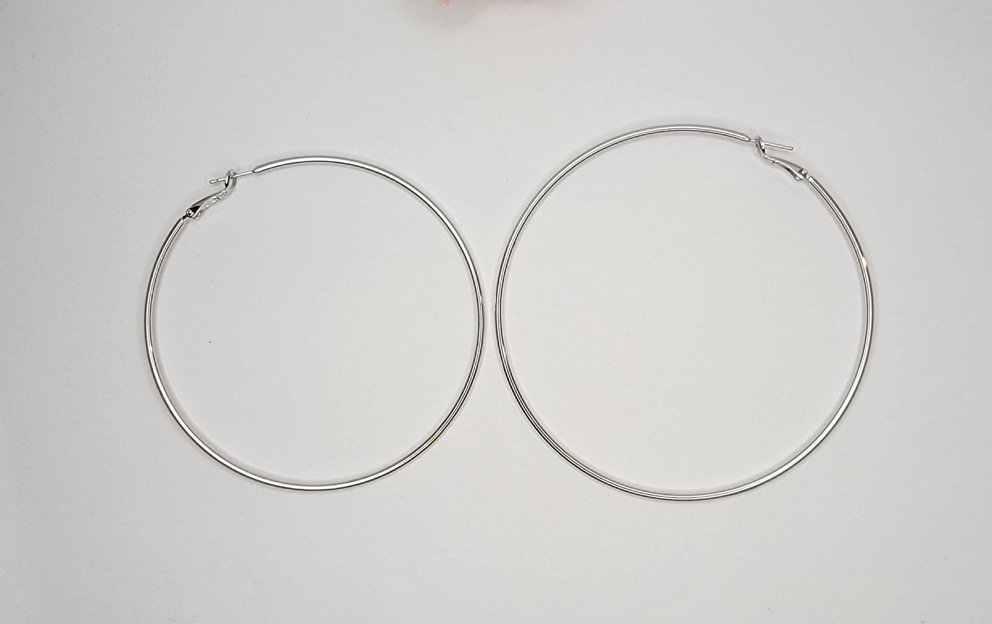 HOOP EARRINGS.