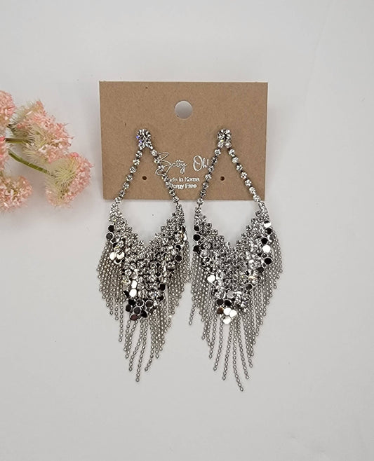 FANCY RHINESTONE DANGLE EARRINGS.