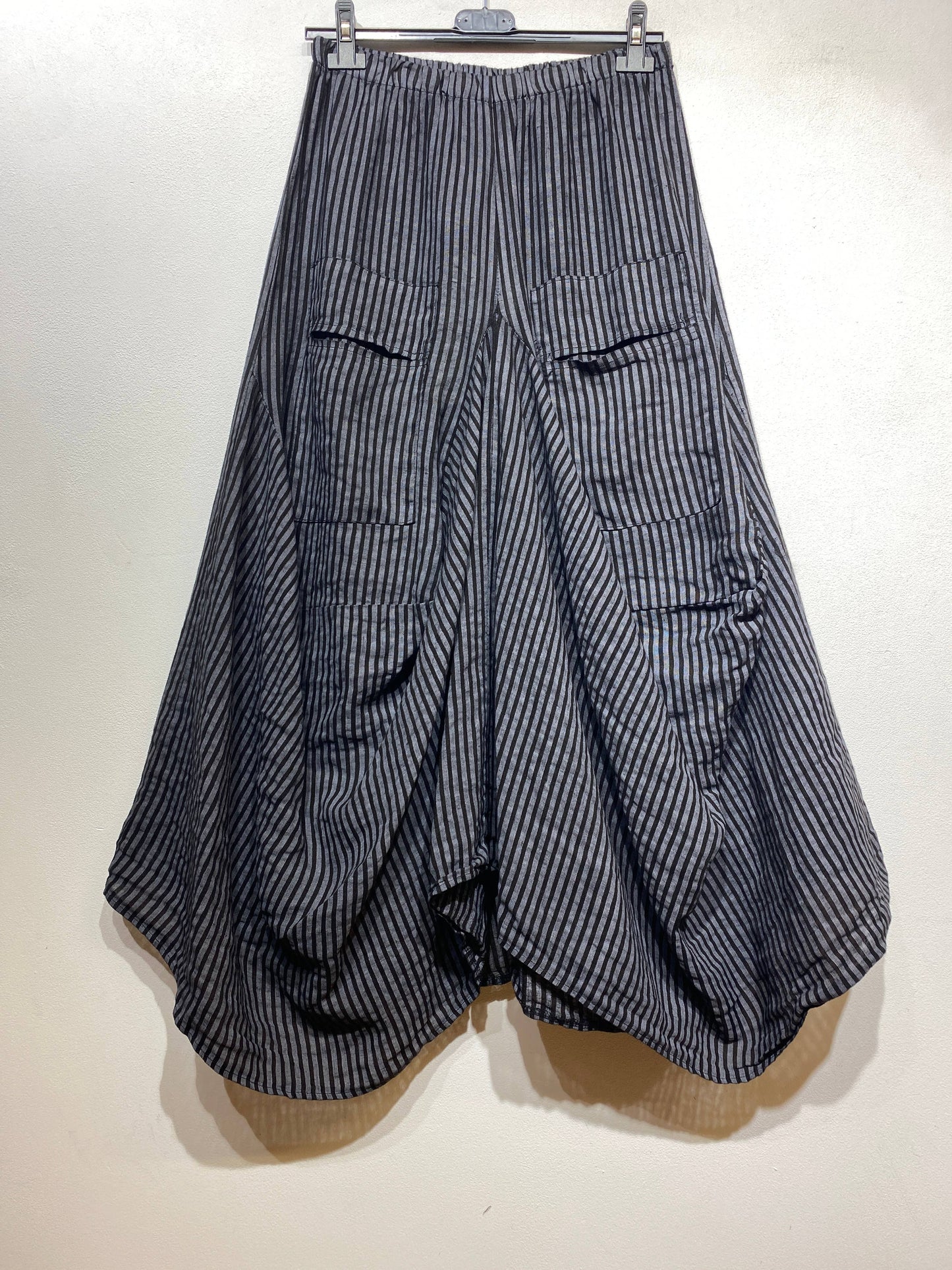 6633 LINEN SKIRT WITH POCKETS, STRIPED