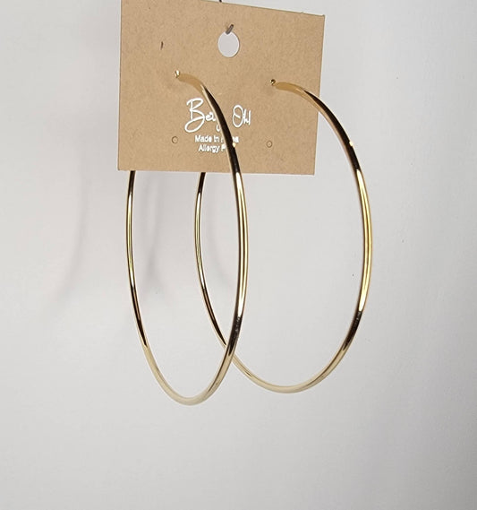 HOOP EARRINGS.