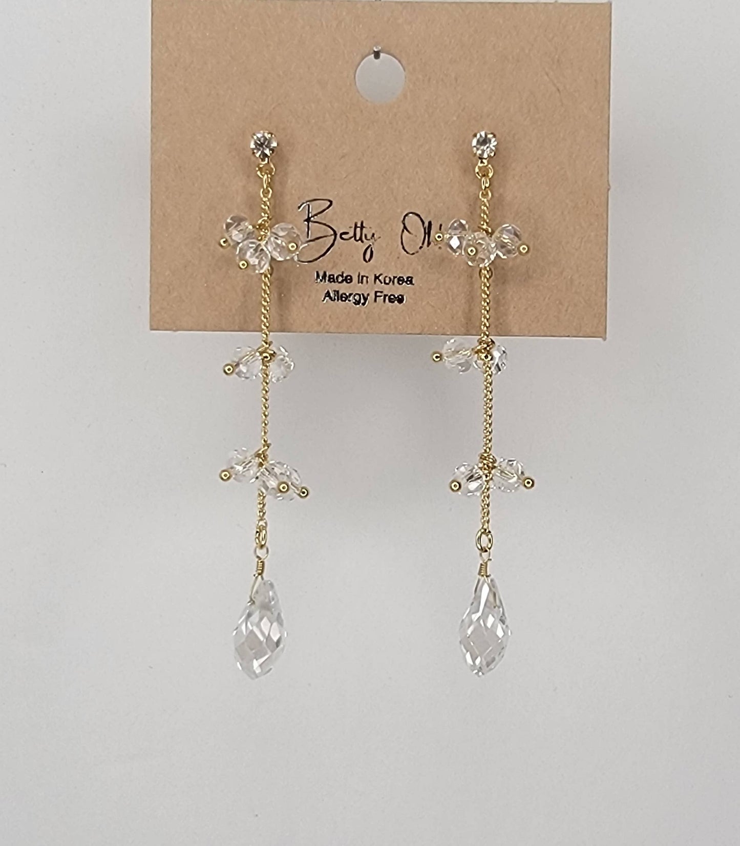 DANGLE EARRINGS.