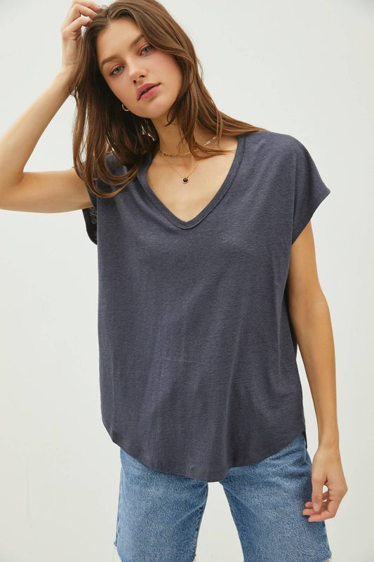 BACK RAW EDGE DETAILED V-NECK LINEN TEE