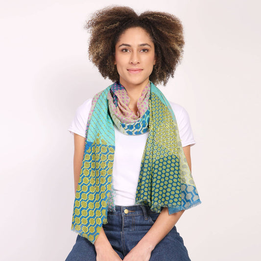 OVERLAPPING LAYER SCARF